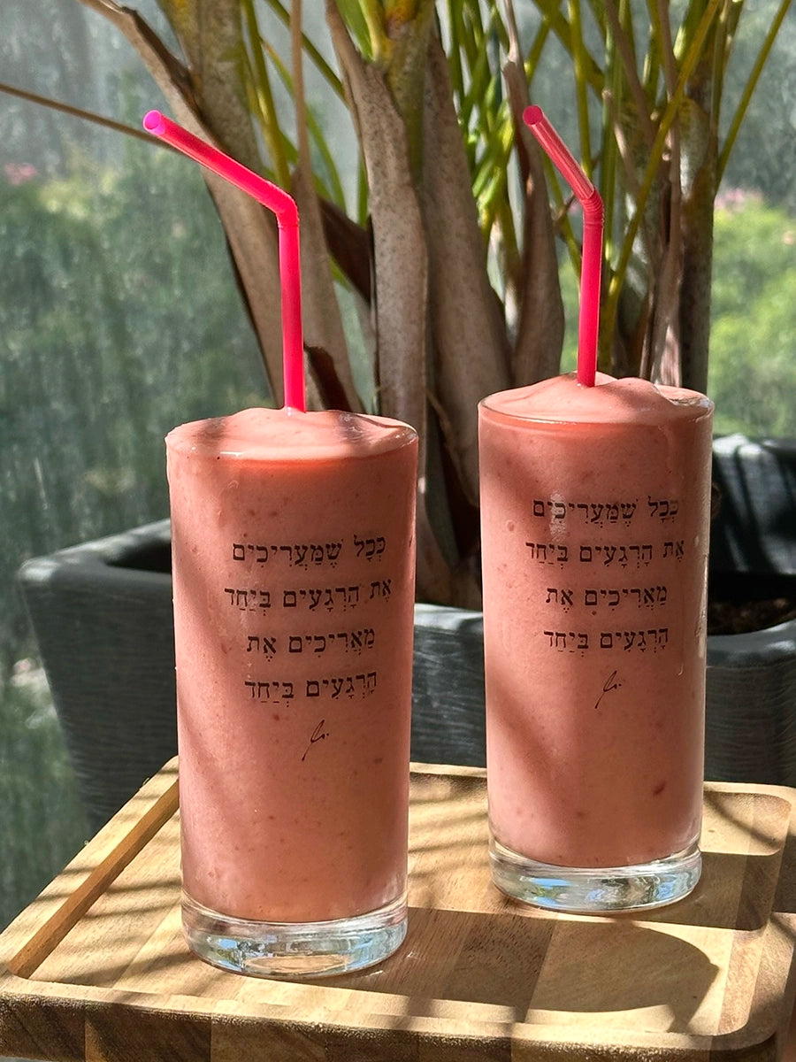 זוג-כוסות-קוקטייל-הייבול-ככל-שמעריכים-את-הרגעים-מתנה-